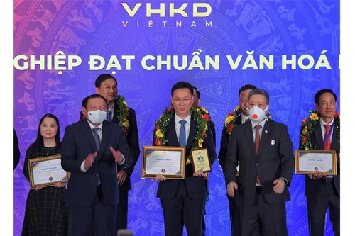 VietinBank là “Doanh nghiệp đạt chuẩn văn hóa kinh doanh Việt Nam” năm 2021