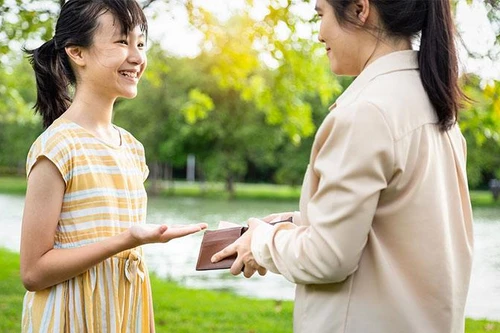 Cho con tiền tiêu vặt thế nào là đúng và đủ?