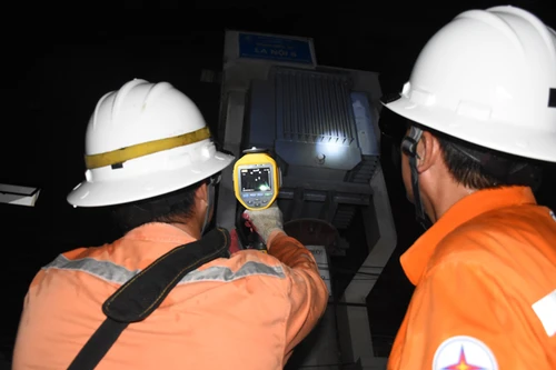 EVNHANOI tăng cường công tác tuyên truyền, kêu gọi người dân sử dụng tiết kiệm điện