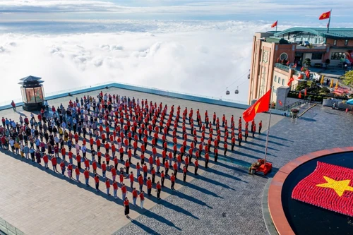 Các điểm đến của Sun Group rợp cờ đỏ sao vàng mừng chiến thắng của đội tuyển bóng đá Việt Nam