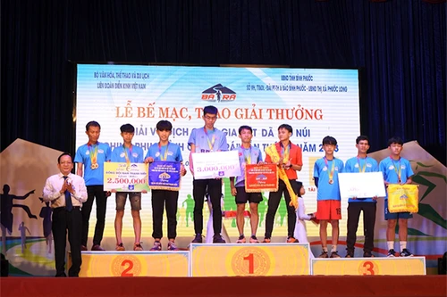 Tân Hiệp Phát tiếp sức hàng nghìn VĐV tại giải Vô địch quốc gia Việt dã leo núi ‘Chinh phục đỉnh cao Bà Rá’ lần thứ 28