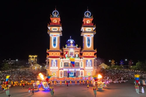 Trung thu về Tây Ninh tham dự Hội yến Diêu trì Cung và thưởng thức đêm nhạc Cẩm Ly