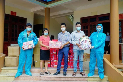 Quỹ sữa Vươn cao Việt Nam và hành trình mang sữa đến với trẻ em Điện Biên giữa đại dịch