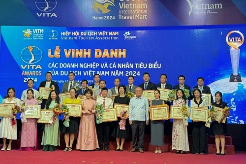Vinpearl đồng loạt được vinh danh với 13 giải thưởng du lịch Vietnam Travel Awards