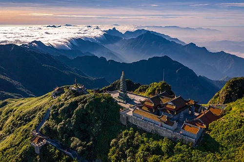 Đến Fansipan trải nghiệm hoạt động văn hóa tín ngưỡng đậm bản sắc Việt Nam