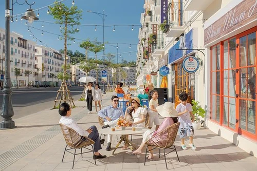 Những cư dân đầu tiên nhận 'sổ đỏ' tại khu đô thị đầu tiên ở Phú Quốc 