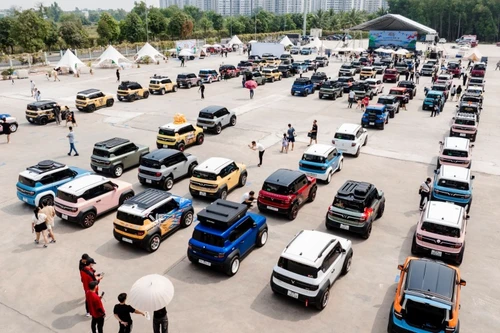 Cụ ông U90 tự tay cá nhân hóa VF 3 tham dự Ngày hội sáng tạo: 'Tôi muốn lan tỏa những thông điệp tốt đẹp qua chiếc VF 3'