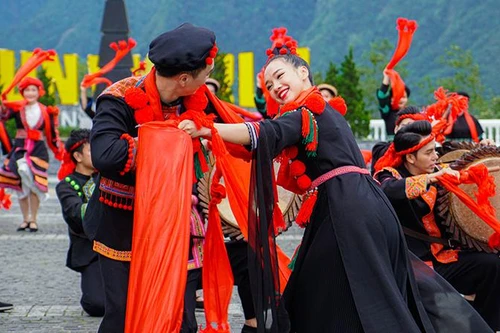 Sống động trải nghiệm văn hoá nghệ thuật Tây Bắc trong show diễn ‘Chuyện tình Đỗ Quyên’