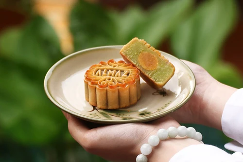 Bánh trung thu tươi Almaz gói trọn tinh hoa ẩm thực Hà thành