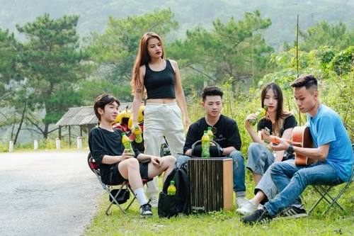 Du lịch, cắm trại, thưởng trà và 1001 cách người trẻ giải nhiệt cuộc sống ngày nắng nóng