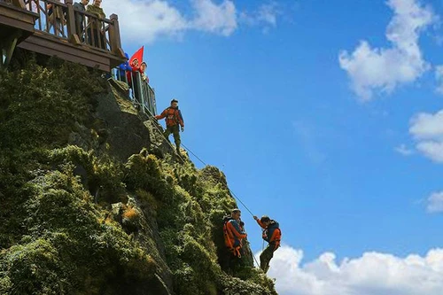 Những khoảnh khắc khó quên của "kỳ tích" chinh phục "Nóc nhà Đông Dương"