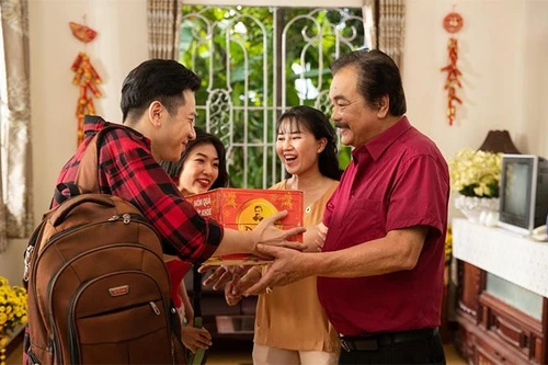 Trà Dr Thanh gây xúc động với món quà sức khỏe tri ân cha mẹ ngày Tết 