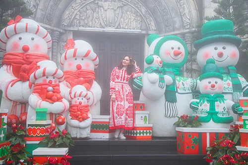 Mùa đông đầy màu sắc trên đỉnh Bà Nà ‘hút hồn’ du khách