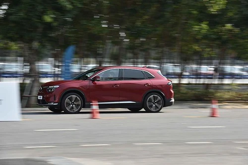 Chuyên gia nhận định sau khi ‘test’ xe điện VF 8: Ổn định tuyệt vời ở vận tốc 175km/h