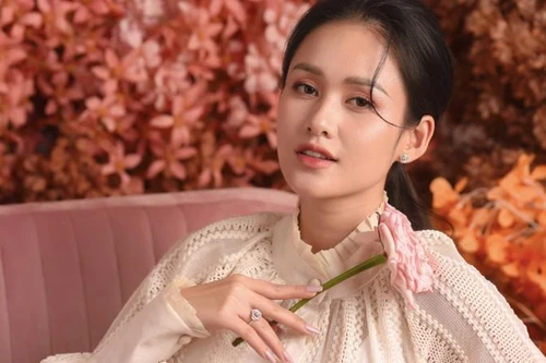 Cảm hứng hoa hồng trong những bộ sưu tập thời trang kinh điển 