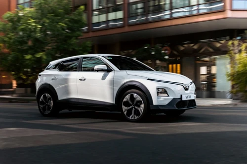 VinFast VF 6 'lọt mắt xanh' gia đình trẻ nhờ lợi thế 'bỏ tiền ít, nhận tiện nghi nhiều'