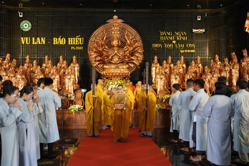 Những khoảnh khắc xúc động trong ngày đầu tiên của chuỗi hoạt động mừng mùa Vu Lan tại núi Bà Đen