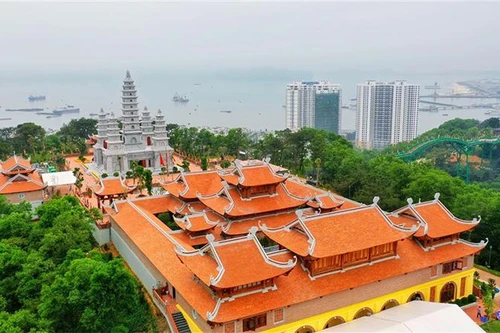 Du ngoạn Quảng Ninh, đừng quên ghé thăm những ngôi chùa độc nhất vô nhị