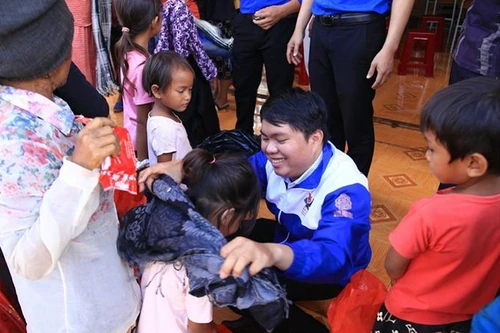 Tấm lòng nhân ái và nghị lực phi thường của cậu bé từng nương nhờ cửa chùa