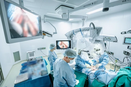 Bệnh viện Mặt Trời phẫu thuật thành công ca u nội tủy cột sống hiếm gặp