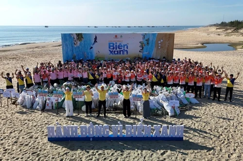 'Cùng hành động vì biển xanh': Hành trình của 10.000 trái tim lan tỏa thông điệp sống xanh