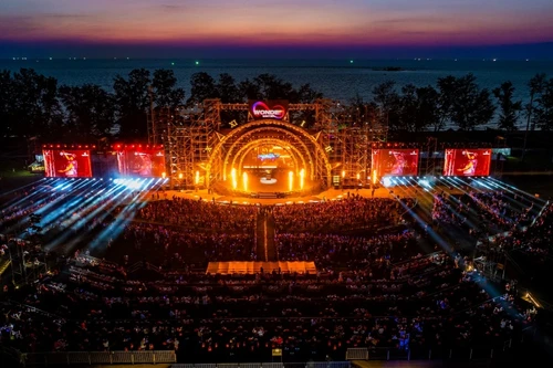 Dàn line-up ‘khủng’ háo hức tham dự 8WONDER Moon Festival, 'cõi mạng' nhanh chóng dậy sóng