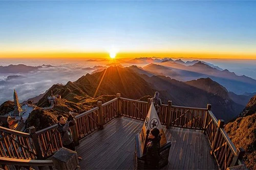 Du xuân cầu an trên đỉnh thiêng Fansipan - những trải nghiệm đáng thử