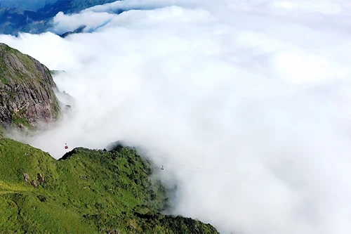 Nhất định phải đưa nàng đến Sa Pa ngày 20/10 này, mây Fansipan chưa bao giờ đẹp đến thế