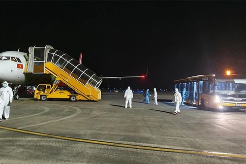 Chuyện chưa kể ở sân bay tư nhân lần đầu tiên đóng cửa phòng dịch 