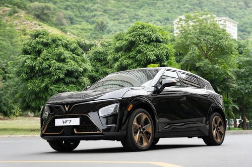 Chủ xe VF 7 chinh phục khắp ba miền: Đi đâu cũng có trạm sạc, leo đèo vẫn nhẹ tênh