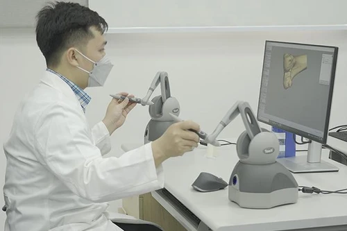 ‘Thước ngắm phẫu thuật’ độc quyền ‘made in Vietnam’ nâng độ chính xác của phẫu thuật khớp gối lên đến hơn 98%