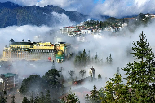 Mây Fansipan "ngập tràn cõi mạng" kéo du khách đổ lên Sa Pa