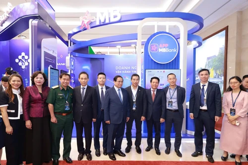 MB đón Thủ tướng tham quan không gian công nghệ trong sự kiện Chuyển đổi số 2025