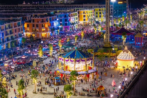 Trải nghiệm vui chơi phong cách ‘chill - sang - chất’ tại Phố đi bộ - Công viên Vũ Yên