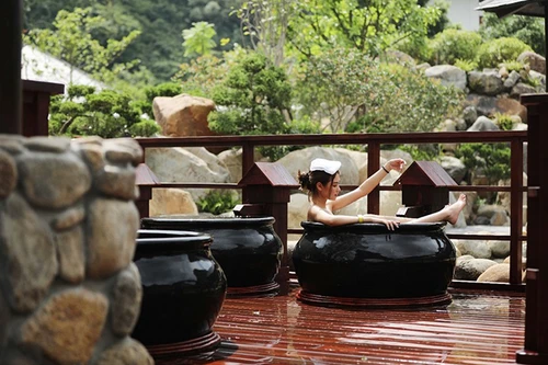 Không xuất ngoại, vẫn dễ dàng tắm onsen chuẩn Nhật ngay tại Quảng Ninh