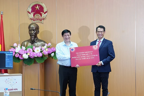 Vingroup trao tặng Bộ Y tế phần mềm DrAid ™ hỗ trợ đánh giá tiên lượng Covid-19