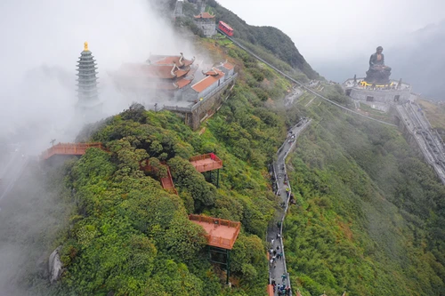 Nắng nóng khiến Sa Pa là điểm đến hút khách bậc nhất hè này