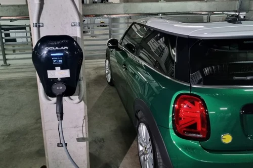 Chủ đầu tư chung cư tại Mỹ, Úc gấp rút đáp ứng ‘quyền sạc điện’