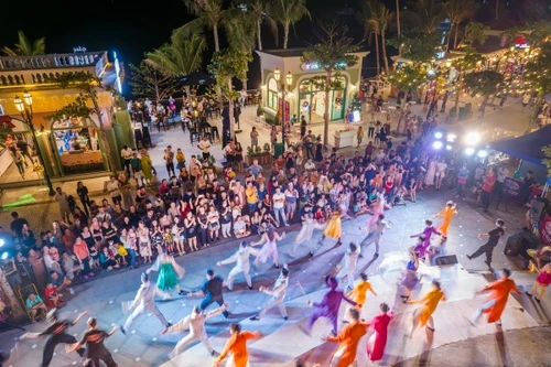 Ăn – chơi – quẩy tại chợ đêm VuiFest sắp ‘trình làng’ tại Hạ Long