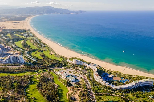 Chuẩn bị khánh thành, khách sạn quy mô bậc nhất Việt Nam công bố combo siêu ưu đãi