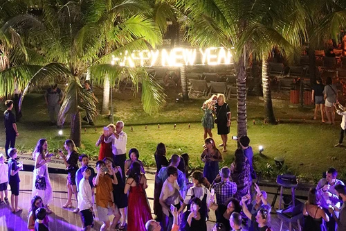 Mùa lễ hội trọn vẹn niềm vui