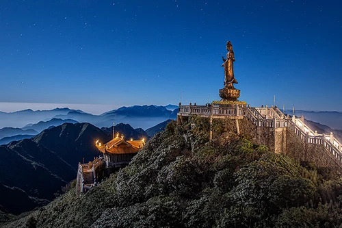 Fansipan - điểm đến tâm linh tìm về của du khách Việt