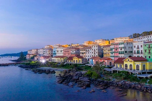 Không khí Giáng sinh ngập tràn Nam đảo Ngọc, du khách lưu luyến không rời