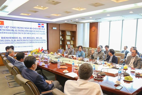 Đoàn đại biểu cấp cao Cộng hòa Dominicana đến thăm và làm việc tại Viglacera