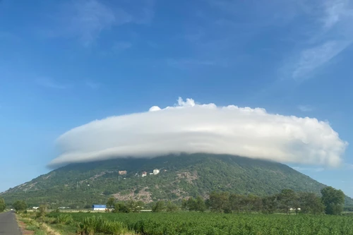 ‘Đĩa bay mây’ một lần nữa tái xuất ở núi Bà Đen Tây Ninh