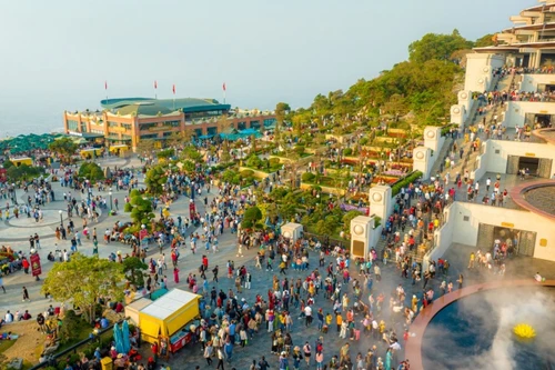 Tây Ninh cán mốc 1 triệu lượt khách đi cáp treo lên núi Bà Đen trong dịp đầu xuân