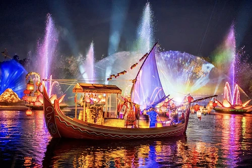 Đột phá, mãn nhãn, sống động với show diễn thực cảnh trên sông chưa từng có ở Hà Nội