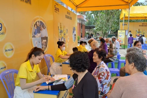 Hàng chục nghìn người cao tuổi khắp cả nước được thăm khám sức khỏe miễn phí