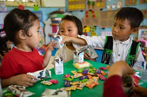 Thắp sáng những nụ cười trẻ thơ trên những bản xa miền biên viễn