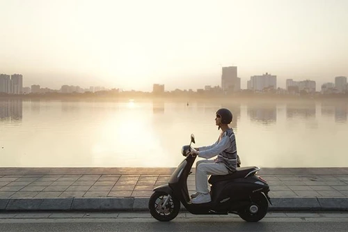 Cuối tuần ‘cực chill’ cùng VinFast Evo200 thưởng tiết trời thu Hà Nội